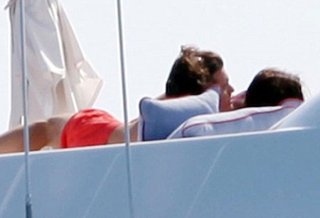 Orlando Bloom và tình mới ngày một quấn quýt