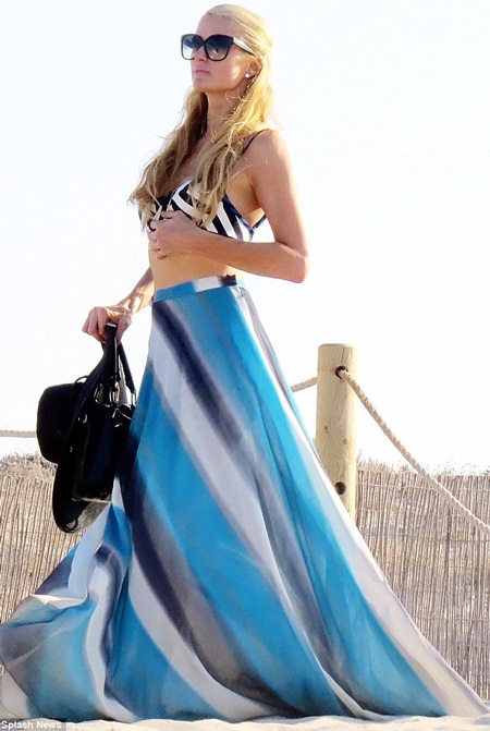 Người đẹp 33 tuổi vẫn miệt mải phiêu lưu với những cuộc tình chóng vánh.