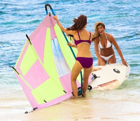 Amy sở hữu dáng vóc săn chắc, khỏe mạnh và gợi cảm. 