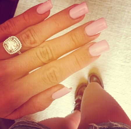 Ashley Tisdale bí mật lên xe hoa - 4 Ashley đã tổ chức bữa tiệc chia tay cuộc sống độc thân cùng bạn bè vào tháng 5 vừa rồi tại