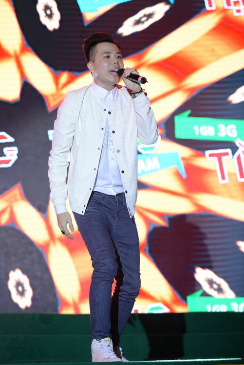 Fan phấn khích vì được các sao trẻ nổi tiếng bắt tay - 7 Trịnh Thăng Bình sẽ đồng hành cùng chuỗi sự kiện này trên khắp các tỉnh thành trong cả nước.