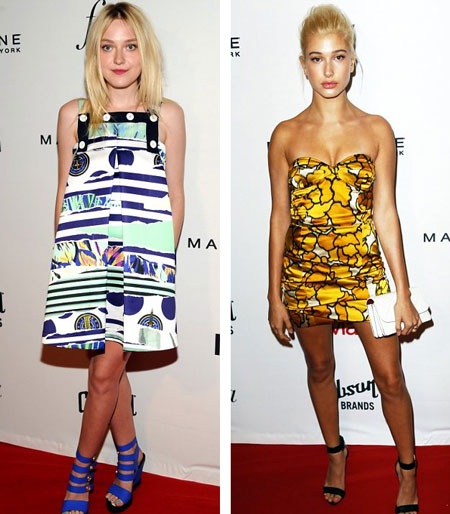 Dakota Fanning (trái) và Hailey Baldwi đều chọn váy có họa tiết rực rỡ