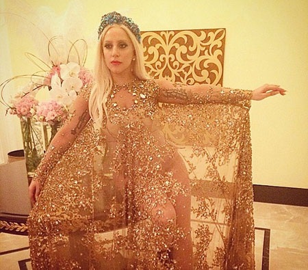 Nữ ca sĩ nổi tiếng khoe ảnh của cô tại Dubai lên cá nhân