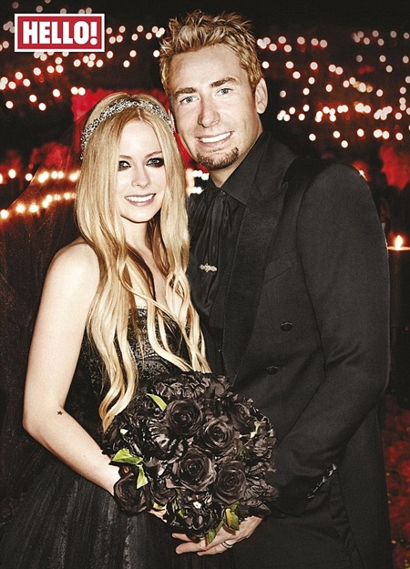 Avril Lavigne sắp bỏ người chồng thứ hai - 5 Cặp đôi làm đám cưới vào năm ngoái, hôn lễ của họ bao phủ bởi màu đen bí ẩn.