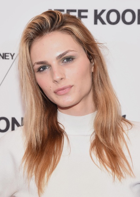 Siêu mẫu chuyển giới kể về hành trình thành phụ nữ - 6 Andreja Pejic hạnh phúc khi giờ đây được là chính mình sau ca chuyển đổi giới tính.