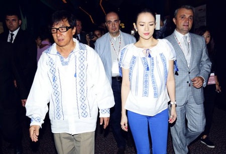 Thành Long tươi tắn tái xuất sau scandal con trai bị bắt vì ma túy