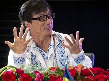 Thành Long tươi tắn tái xuất sau scandal con trai bị bắt vì ma túy