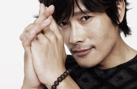 Lee Byung Hun bị “vạch tội” ngoại tình từ 3 tháng trước - 1 Lee Byung Hun bị tố ngoại tình suốt 3 tháng qua.