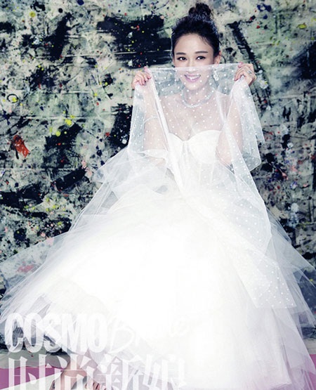 Nữ diễn viên khả ái của Đài Loan khoe vẻ đẹp trong veo với áo cưới.