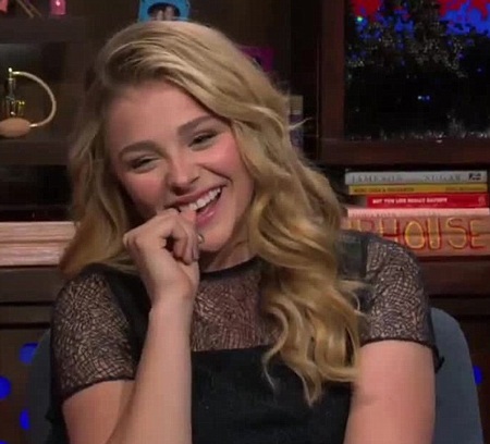 Nữ diễn viên trẻ khen bạn trai là một người tốt tính và điển trai