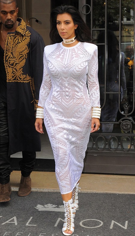 Kim và Kanye tới xem buổi trình diễn của nhãn hiệu Balmain