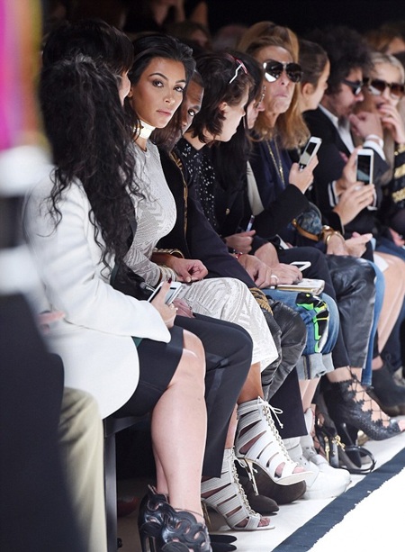 Hai ngôi sao nổi tiếng ngồi hàng ghế đầu của show diễn