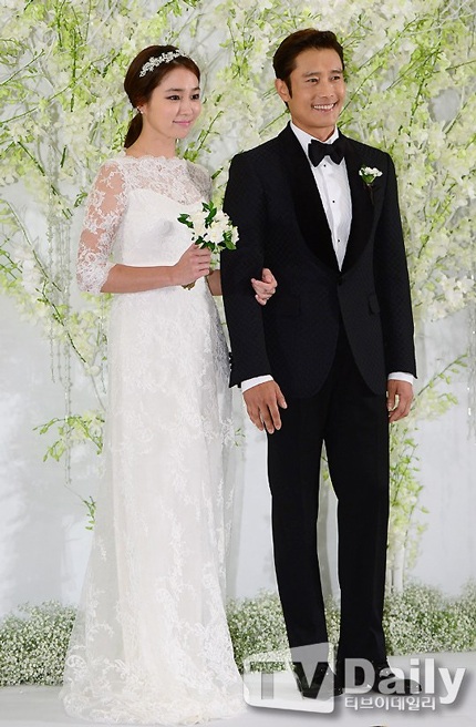 Vợ Lee Byung Heon đã bỏ về nhà bố mẹ - 3 Lee Min Jung đã bỏ về nhà bố mẹ ruột sau khi trở về Hàn Quốc từ chuyến công tác tại Pháp.