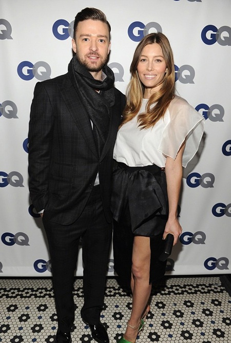 Nụ cười rạng ngời và thoải mái luôn túc trực trên môi Jessica.