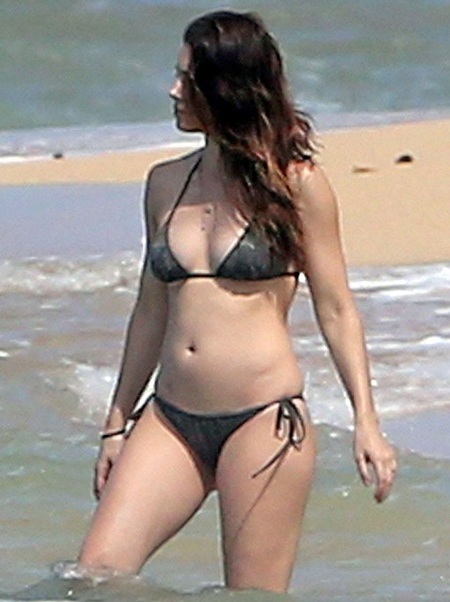 Jessica Biel khoe thân hình không tì vết với áo tắm