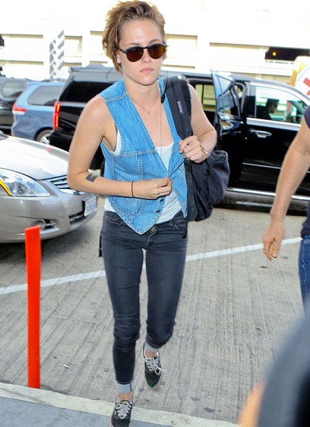 "Ma cà rồng" Robert Pattinson ra mắt bạn gái mới - 6 Robert và bạn gái cũ Kristen Stewart chia tay chính thức vào năm ngoái.