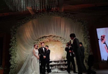 Chae Rim nhận lời chúc phúc từ bạn bè và người thân.