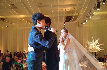 Chae Rim nhận lời chúc phúc từ bạn bè và người thân.