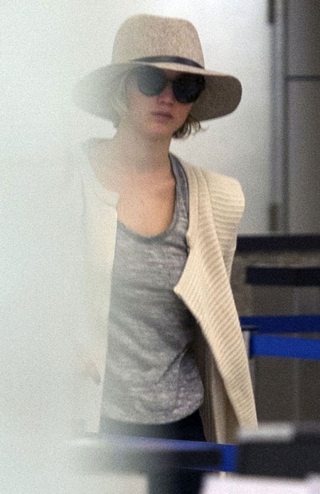 Jennifer Lawrence né giới săn tin sau kỳ nghỉ với Chris Martin - 4 Jennifer tuyên bố, cuộc sống tại Hollywood khiến cô mệt mỏi và căng thẳng.