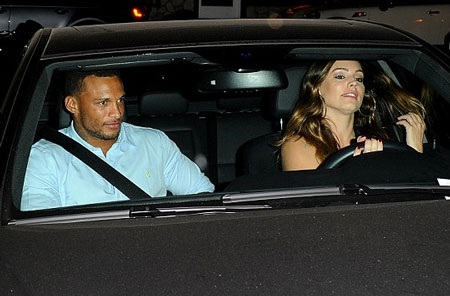 Kelly Brook bị bắt gặp hò hẹn với người tình cũ David chỉ 2 tuần sau khi tuyên bố chia tay.