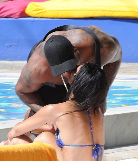 Vài ngày trước, David còn bị bắt gặp khóa môi một người mẫu trẻ của Đức.