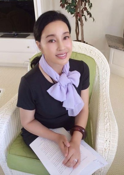 Lưu Gia Linh gợi cảm khó cưỡng, Lưu Hiểu Khánh trẻ trung bất ngờ - 10 Lưu Gia Linh tạo dáng trên thảm đỏ với đàn em Trương Trấn.