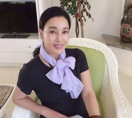 Lưu Gia Linh gợi cảm khó cưỡng, Lưu Hiểu Khánh trẻ trung bất ngờ - 11 Lưu Gia Linh tạo dáng trên thảm đỏ với đàn em Trương Trấn.