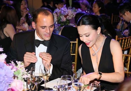 Lưu Gia Linh gợi cảm khó cưỡng, Lưu Hiểu Khánh trẻ trung bất ngờ - 1 Lưu Gia Linh gợi cảm khó cưỡng, Lưu Hiểu Khánh trẻ trung bất ngờ