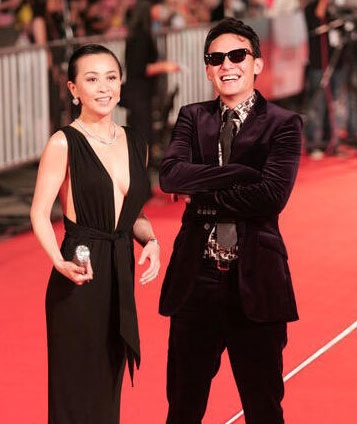 Lưu Gia Linh gợi cảm khó cưỡng, Lưu Hiểu Khánh trẻ trung bất ngờ - 5 Lưu Gia Linh tạo dáng trên thảm đỏ với đàn em Trương Trấn.