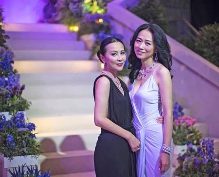 Lưu Gia Linh gợi cảm khó cưỡng, Lưu Hiểu Khánh trẻ trung bất ngờ - 2 Mỹ nhân U50 lôi cuốn và hấp dẫn chẳng kém các đàn em kém tuổi hơn mình.