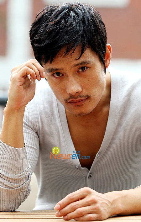 Lee Byung Heon thoát cáo buộc ngoại tình với cô người mẫu 24 tuổi Lee Ji Yeon.