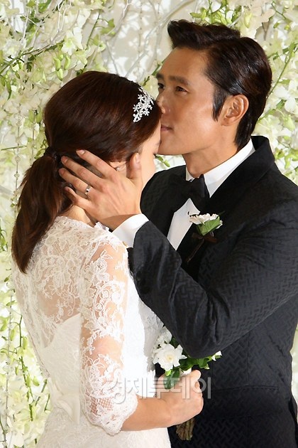 Lee Byung Heon thoát cáo buộc ngoại tình với cô người mẫu 24 tuổi Lee Ji Yeon.