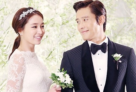 Vợ của Lee Byung Heon vẫn "trốn" ở nhà bố mẹ đẻ - 1 Lee Min Jung phủ nhận chuyện quay về nhà của hai vợ chồng sau scandal tống tiền của chồng.