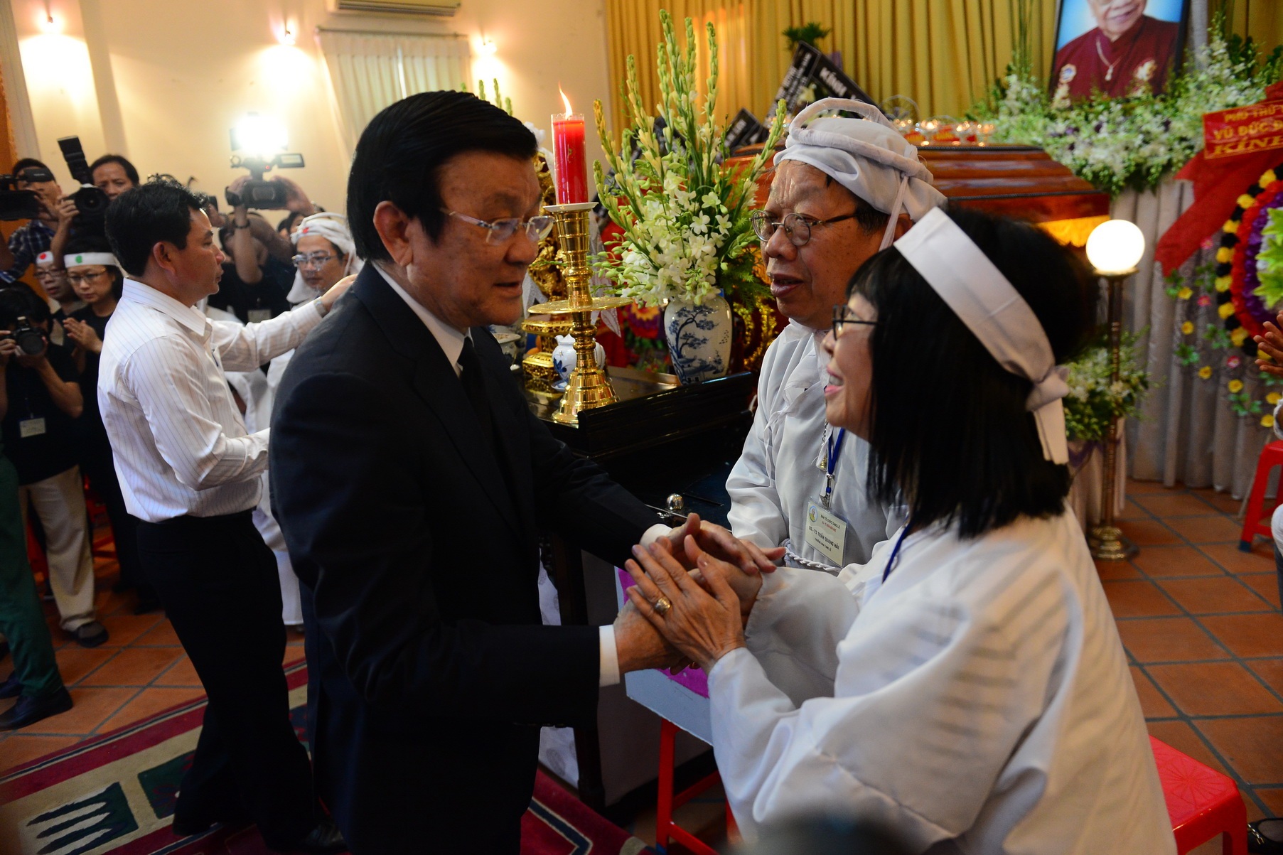 Chủ tịch nước Trương Tấn Sang đến viếng và chia buồn cùng gia đình GS - TS Trần Văn Khê