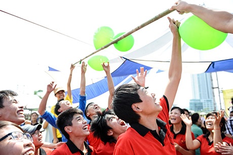 Á hậu dân tộc rạng rỡ tham gia hiến máu cùng giới trẻ Hà thành - 8 Và các trò chơi thú vị