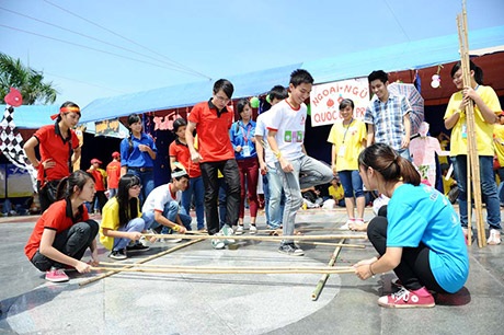Á hậu dân tộc rạng rỡ tham gia hiến máu cùng giới trẻ Hà thành - 9 Nụ cười rạng ngời của các tình nguyện viên trẻ tuổi