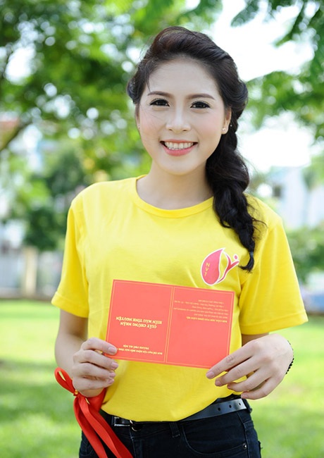 Á hậu dân tộc rạng rỡ tham gia hiến máu cùng giới trẻ Hà thành - 3 Nụ cười rạng rỡ của Á hậu Lò Thị Minh
