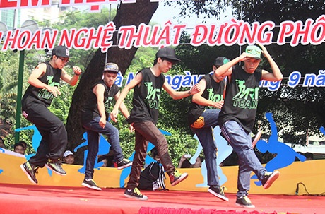 Từ trình diễn nhóm