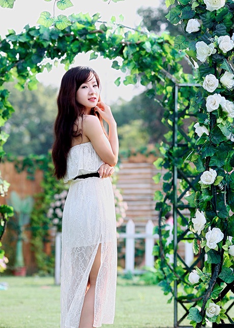Mốt chụp ảnh với ngựa cuốn hút giới trẻ Hà thành - 6 Thu Hà khám phá vườn hoa lãng mạn
