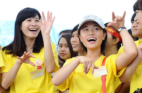 Á hậu dân tộc rạng rỡ tham gia hiến máu cùng giới trẻ Hà thành - 10 Nụ cười rạng ngời của các tình nguyện viên trẻ tuổi