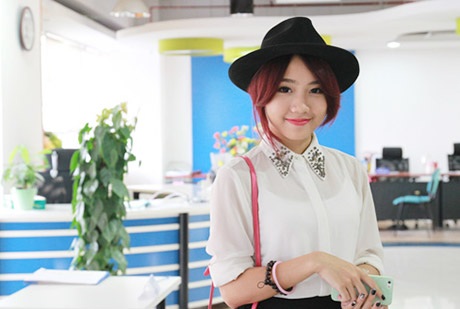 Miss Teen Thu Trang tự tay làm đèn ông sao tặng trẻ em mồ côi - 1 Hình ảnh mới nhất của Thu Trang tại một sự kiện giới trẻ