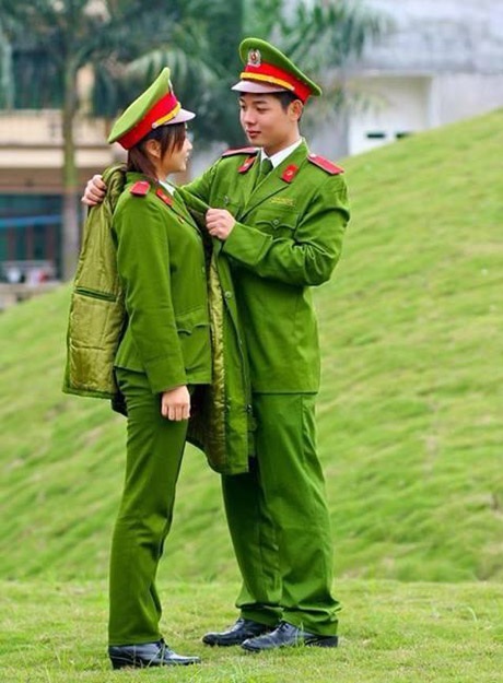 Hình ảnh lãng mạn của những cặp đôi cảnh sát - 5 Mai Châm