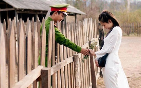 Hình ảnh lãng mạn của những cặp đôi cảnh sát - 8 Mai Châm
