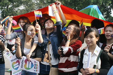 Lá cờ cầu vồng đại diện cho cộng đồng LGBT phủ sóng khắp nơi