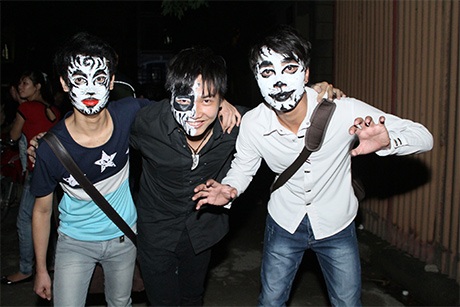 SV hoá trang dự tiệc Halloween