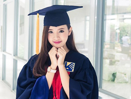 Midu đẹp rạng ngời trong ngày tốt nghiệp đại học - 3 Midu rạng rỡ ngày tốt nghiệp