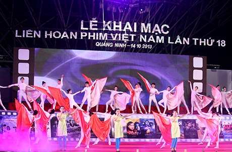 Các tiết mục ca múa chào mừng Liên hoan phim