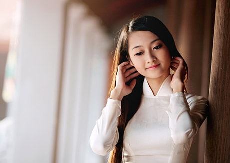 Nữ sinh có mái tóc dài duyên dáng trong tà áo dài trắng - 2 Mai Châm