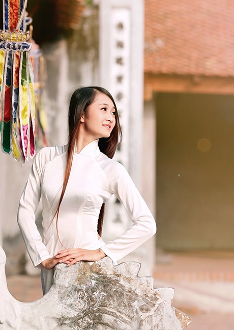 Nữ sinh có mái tóc dài duyên dáng trong tà áo dài trắng - 3 Mai Châm