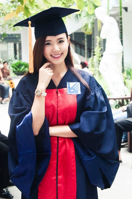 Midu đẹp rạng ngời trong ngày tốt nghiệp đại học - 4 Midu rạng rỡ ngày tốt nghiệp